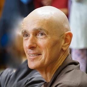 Psicólogo e terapeuta durante 25 anos, foi ordenado monge na tradição do mestre zen Thich Nhat Hanh. Também pai feliz de duas filhas, uma delas a viver na Argentina. Muito ligado à Mãe Terra e ao povo da América Latina há mais de 30 anos. De coração aberto, transmite uma alegria profunda, gosta de percorrer os caminhos íntimos do ser e acompanhar o processo de redescoberta interior. O seu menino interior está vivo e adora jogar o jogo da vida.

Fica sempre maravilhado com a energia de amor e comunhão que surge quando um grupo de pessoas caminha de mãos dadas pela senda espiritual. Saborear juntos a não separação e a nossa verdadeira natureza unificada é o que o entusiasma e guia as suas ações diariamente.